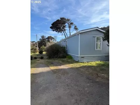 4572 Foulweather St, Florence, OR 97439