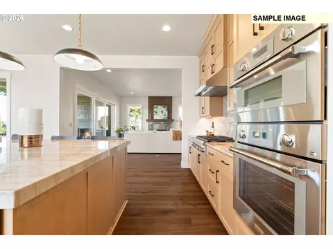 3843 Mapleton Dr, West Linn, OR 97068 photo 10