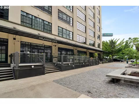 1400 NW Irving St #616, Portland, OR 97209