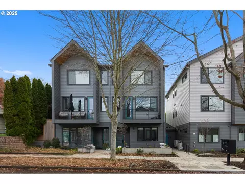 601 SE Spokane St #102, Portland, OR 97202