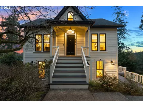 2664 SW Talbot Rd, Portland, OR 97201