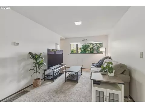 Living - 19872 White Cloud Cir, West Linn, OR 97068 photo 4 of 4