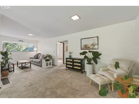 Living - 19872 White Cloud Cir, West Linn, OR 97068 photo 3 of 4