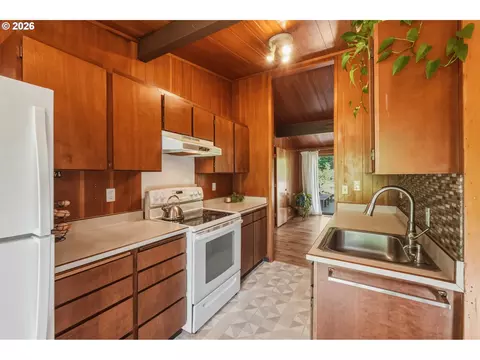 Kitchen - 19872 White Cloud Cir, West Linn, OR 97068 photo 1 of 3