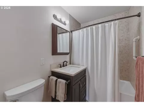 Bath - 19872 White Cloud Cir, West Linn, OR 97068 photo 1 of 2