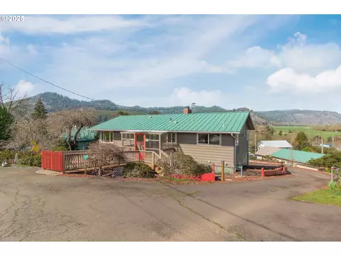 34635 Parkway Dr, Cloverdale, OR 97112