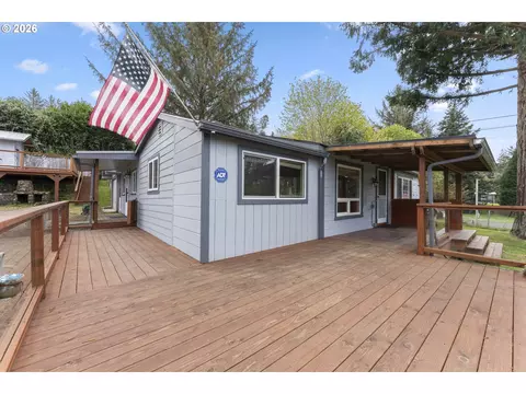 65851 N Bay Rd, North Bend, OR 97459