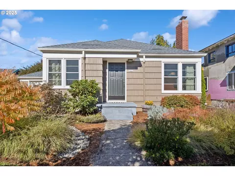 5221 SE Long St, Portland, OR 97206