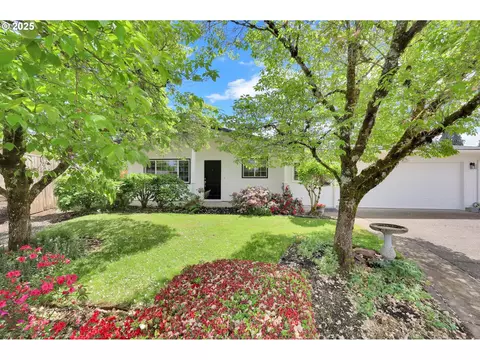 1952 Minda Dr, Eugene, OR 97401