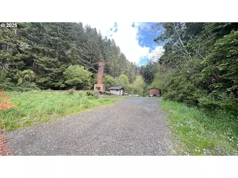 28515 Mateer Rd, Gold Beach, OR 97444