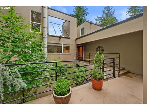 3780 Vine Maple St, Eugene, OR 97405
