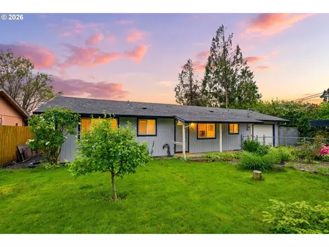 550 E 7th St, La Center, WA 98629