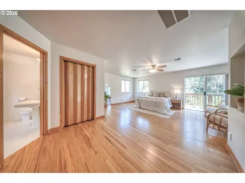 Bedroom - 107 3rd Ave, Mosier, OR 97040 photo 3 of 8