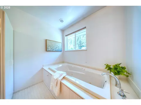 Bath - 107 3rd Ave, Mosier, OR 97040 photo 4 of 6