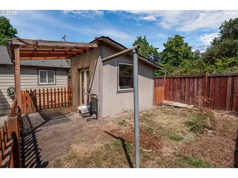 Exterior - 60 E 30th Ave, Eugene, OR 97405 photo 7 of 9
