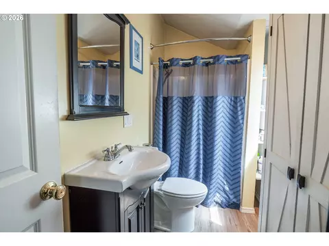 Bath - 60 E 30th Ave, Eugene, OR 97405 photo 1 of 2