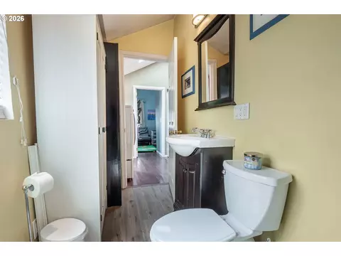 Bath - 60 E 30th Ave, Eugene, OR 97405 photo 2 of 2