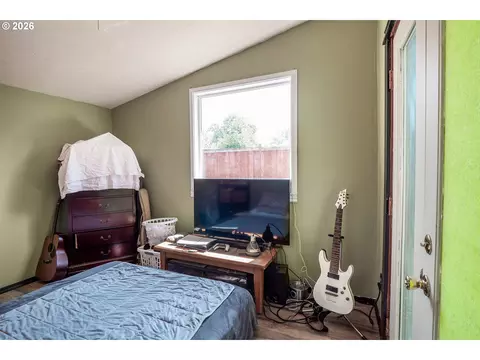 Bedroom - 60 E 30th Ave, Eugene, OR 97405 photo 5 of 7