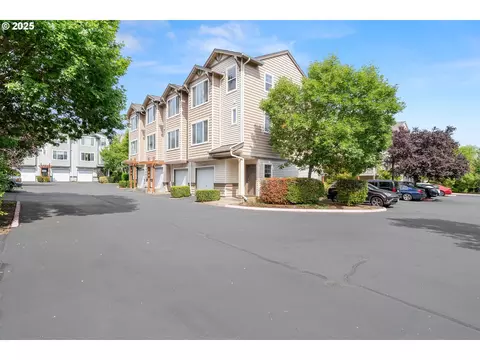 10792 NE Gateway Pl, Hillsboro, OR 97006