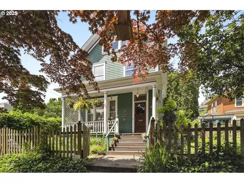 23 NE 17th Ave, Portland, OR 97232