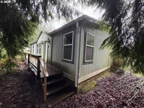 61528 Edwards Mill Rd, Coos Bay, OR 97420