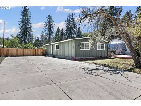 830 Larch St, Eugene, OR 97405
