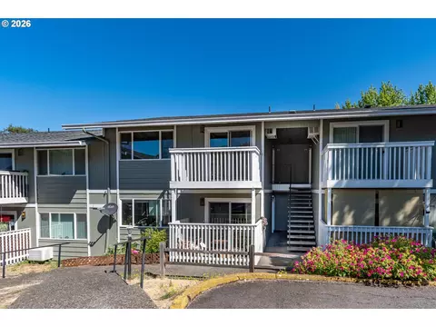 885 NE Sunset St #32, Roseburg, OR 97470