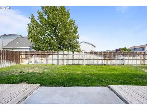 Exterior - 637 E Oregon Ave, Hermiston, OR 97838 photo 3 of 3