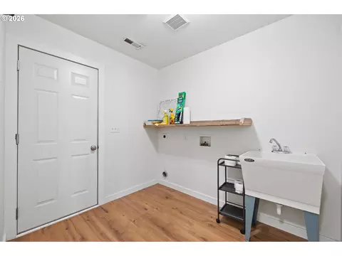 Other - 637 E Oregon Ave, Hermiston, OR 97838 photo 3 of 6