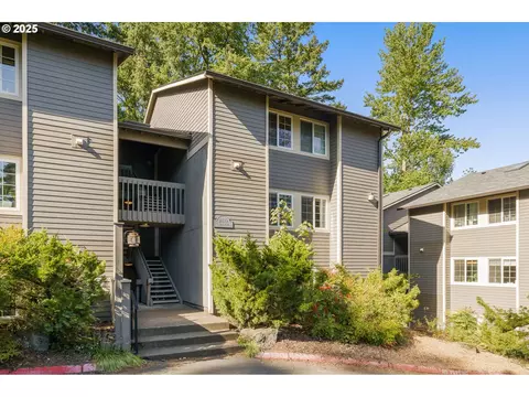 2409 SW Nebraska St #10, Portland, OR 97239