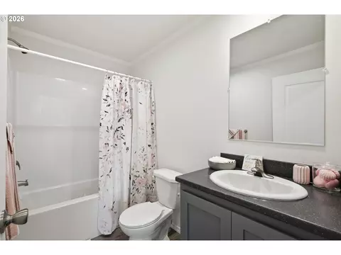 Bath - 4920 E St, Springfield, OR 97478 photo 2 of 2