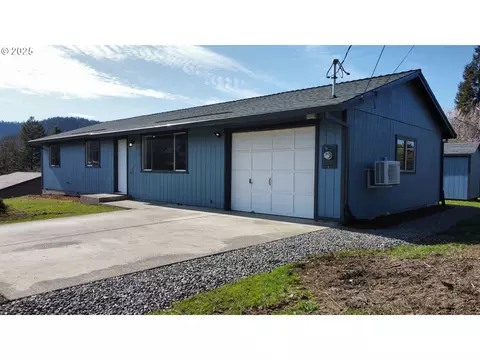 321 NE Fifth St, Oakland, OR 97462