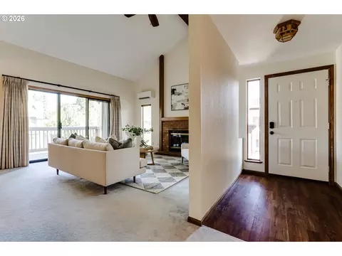 Entry Way - 2185 Lake Isle Ct, Eugene, OR 97401 photo 1 of 2