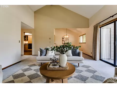 Living - 2185 Lake Isle Ct, Eugene, OR 97401 photo 4 of 7