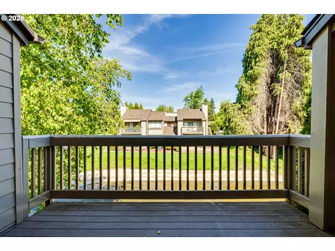 Exterior - 2185 Lake Isle Ct, Eugene, OR 97401 photo 3 of 3