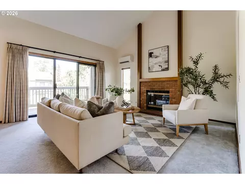 Living - 2185 Lake Isle Ct, Eugene, OR 97401 photo 2 of 7