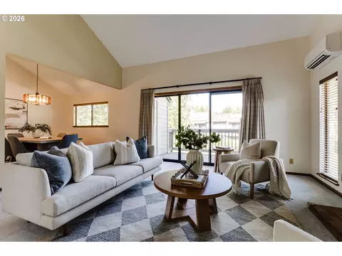 Living - 2185 Lake Isle Ct, Eugene, OR 97401 photo 5 of 7