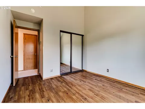 Bedroom - 2185 Lake Isle Ct, Eugene, OR 97401 photo 7 of 7