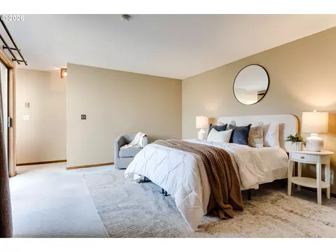Bedroom - 2185 Lake Isle Ct, Eugene, OR 97401 photo 1 of 7