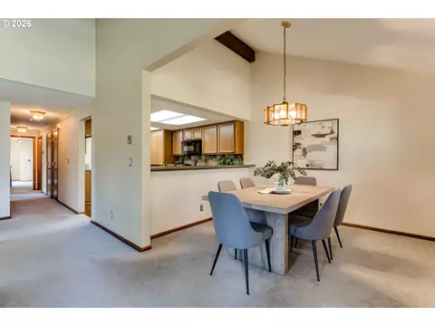 Dining - 2185 Lake Isle Ct, Eugene, OR 97401 photo 1 of 3