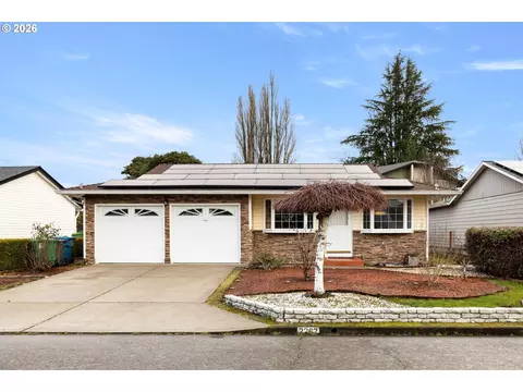 2267 Oregon Ct, Woodburn, OR 97071