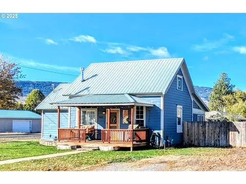 362 S 4th St, Union, OR 97883