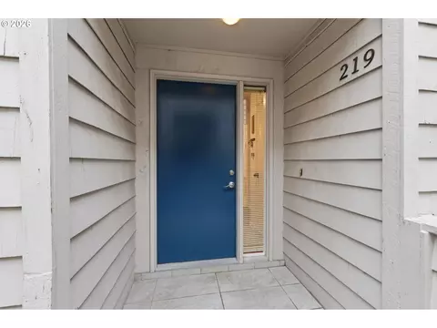 219 Cervantes #219, Lake Oswego, OR 97035