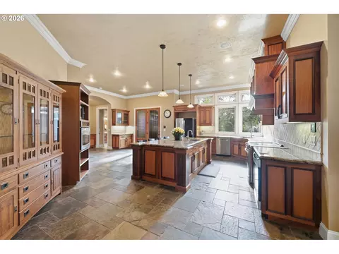 Kitchen - 2834 Blacktail Dr, Eugene, OR 97405 photo 6 of 7