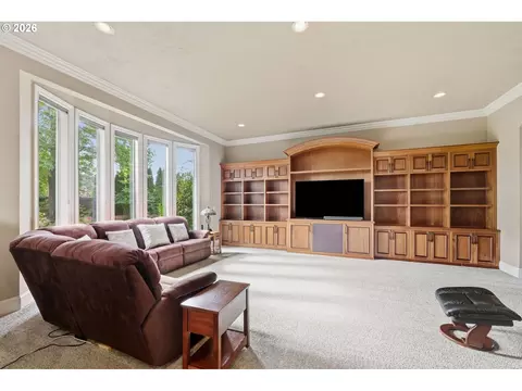 Living - 2834 Blacktail Dr, Eugene, OR 97405 photo 2 of 3