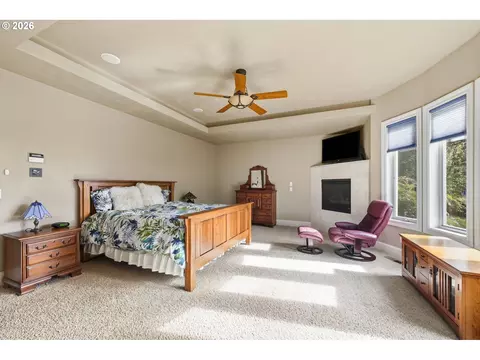 Bedroom - 2834 Blacktail Dr, Eugene, OR 97405 photo 3 of 6