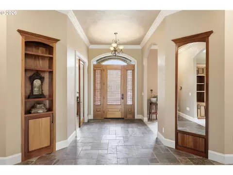 Entry Way - 2834 Blacktail Dr, Eugene, OR 97405 photo 2 of 3