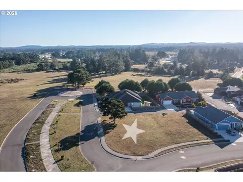2803 Salty Dog Dr #7000, Bandon, OR 97411