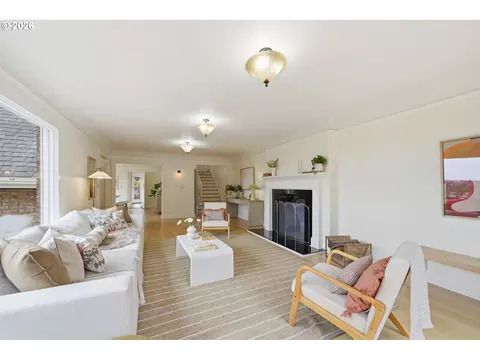 Living - 2450 Birch Ln, Eugene, OR 97403 photo 2 of 4