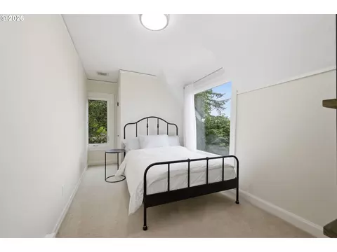 Bedroom - 2450 Birch Ln, Eugene, OR 97403 photo 6 of 10